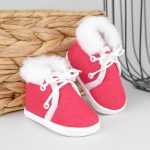 Czerwone buciki do chrztu na jesień