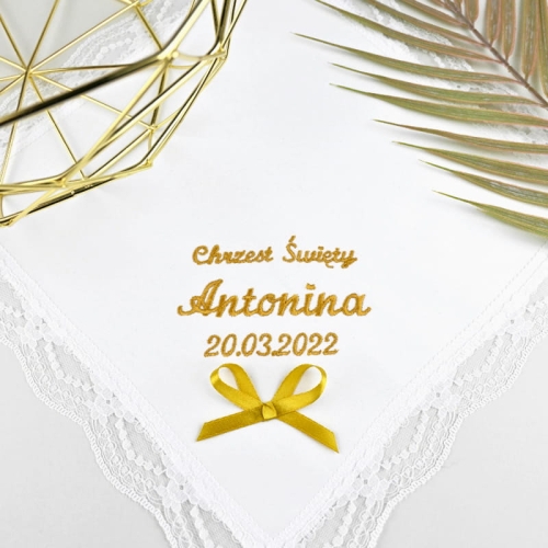 Szatka na chrzest - personalizacja haft w jednym kolorze z kokardką